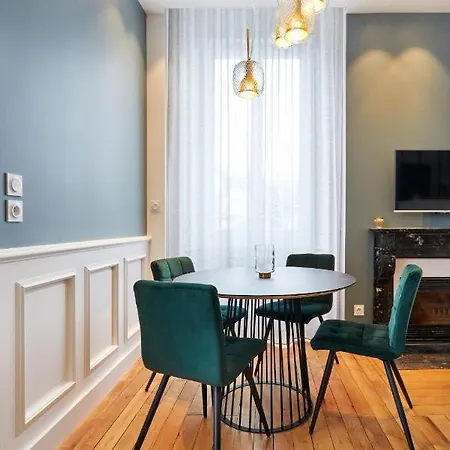 Colonel Apartment *