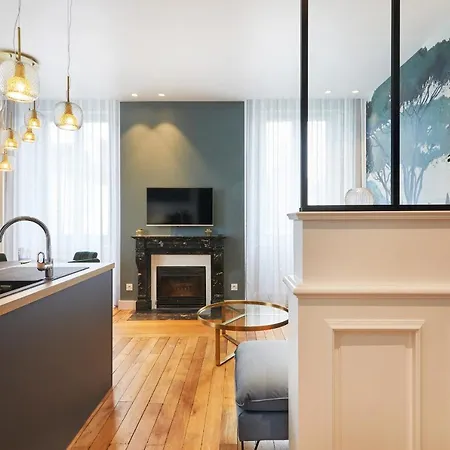 Colonel Apartment *